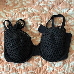 Black Full-Coverage Textured Bikini Top with Adjustable Straps